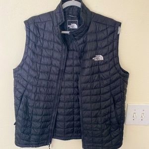 North face men’s medium puffer vest